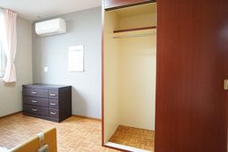 居室の家具とクローゼット