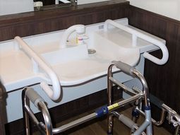 手すり付き洗面台