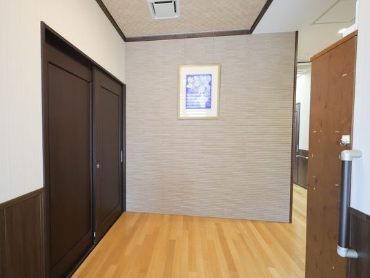 居室の壁と床