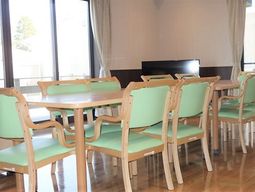 明るい食堂の様子