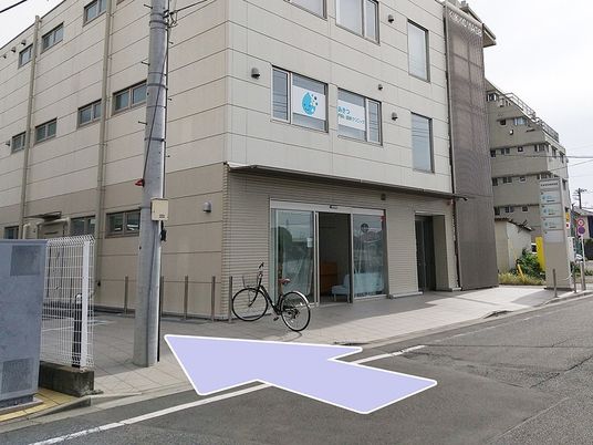 外観の建物前  