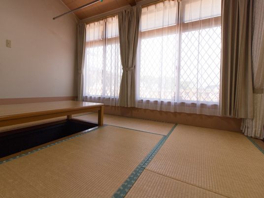 明るい広々とした和室