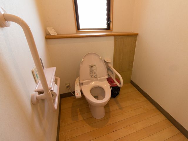 バリアフリー設計のトイレ