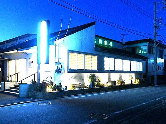 夜の建物外観  