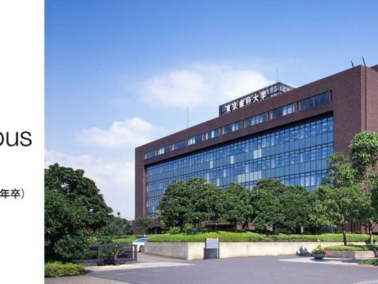 大学病院の建物外観  