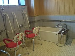 バリアフリーの浴室設備