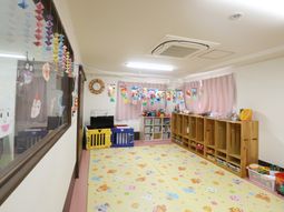 カラフルな多目的室