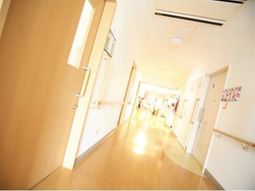 明るい廊下の風景