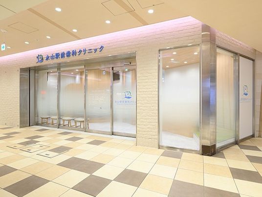明るい入口の廊下  
