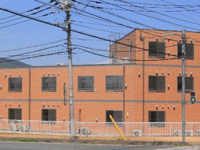 外観 外観   レンガ調の外壁が印象的な建物です。窓が整然と並び、すっきりした雰囲気が伝わります。