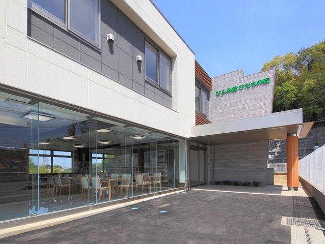 外観 外観   大きな窓から室内の様子が見える、明るく開放的な外観です。就業先としても、見通しのよい環境をイメージしやすいです。