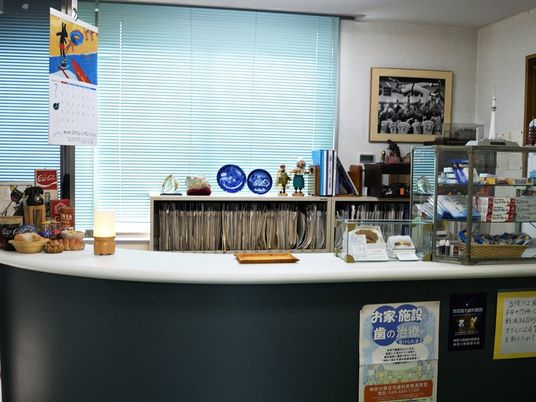 明るい受付カウンター  