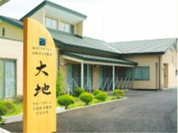 緑あふれる施設外観