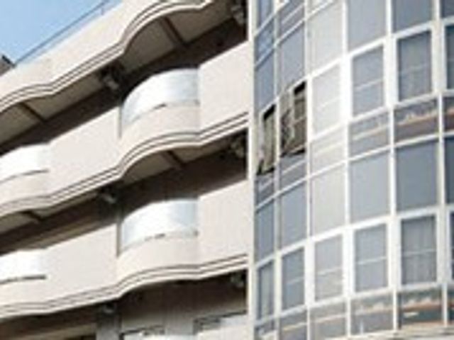 外観の様子 外観 開放感のある近代的な建物の外観です。多くの窓がおり、自然光をたっぷり取り入れています。