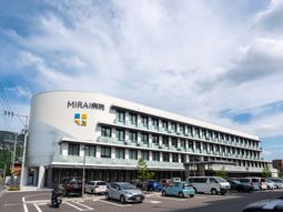 モダンな建物の外観