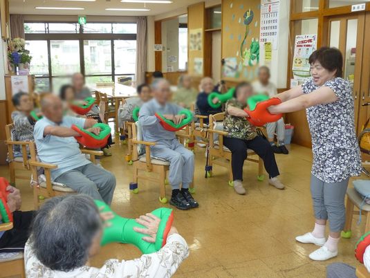 訓練中の明るい教室