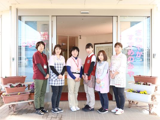 スタッフの集合写真