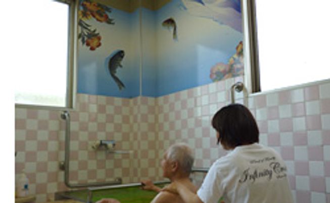 介助風景の浴室