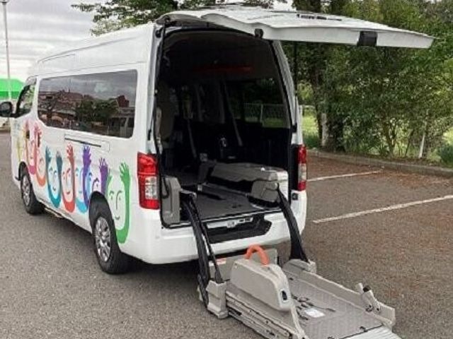 送迎用車両の外観 外観 車椅子対応の送迎用車両です。利便性が高く、利用者の移動をサポートします。