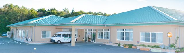 広々とした建物の外観