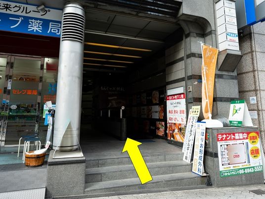 施設入口の通路  