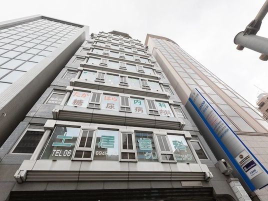 高層の建物外観  