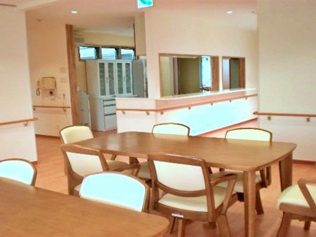 明るく快適な食堂