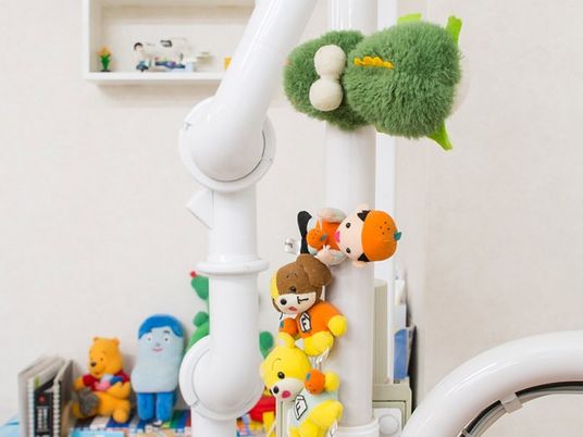 ぬいぐるみが並ぶ室内の一角  