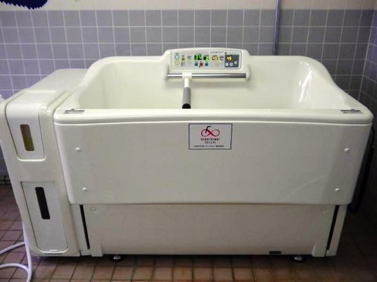 機械浴槽の浴室  