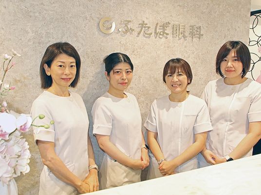 受付の女性スタッフ