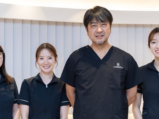 笑顔のスタッフ集合  
