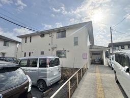 明るい建物外観