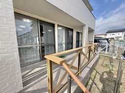 手すり付きのバルコニー