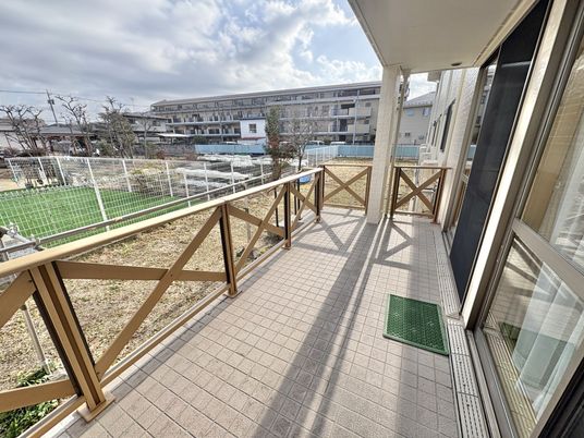 広々としたバルコニー