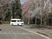 送迎車と桜並木の外観  