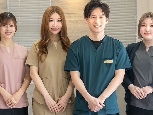 スタッフ4人の集合  