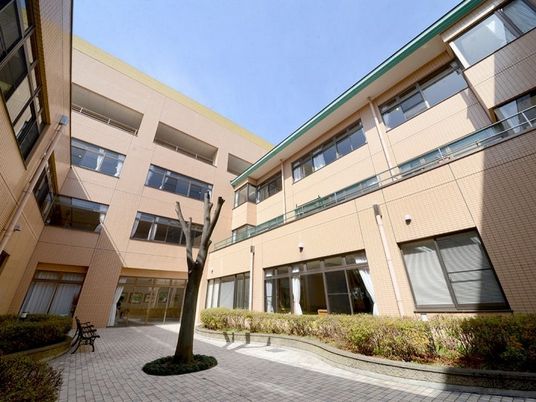 中庭のある建物外観  