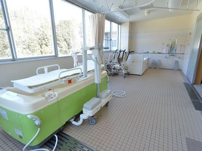 清潔な入浴設備のある空間