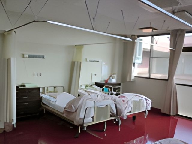 ベッドが置かれた居室 居室 自然光がたっぷりと入る明るい居室です。快適な空間を提供しています。