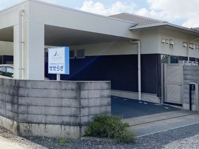 開放的なエントランス