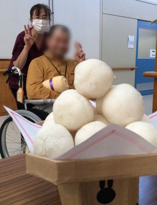 楽しむ様子の室内