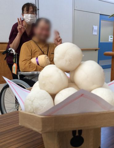 楽しむ様子の室内