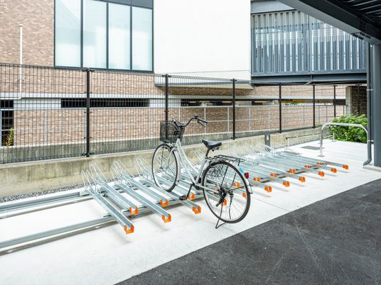 自転車置き場の外観  