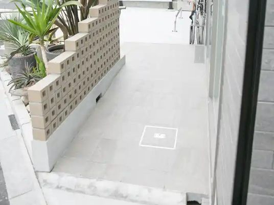 植栽のある通路  