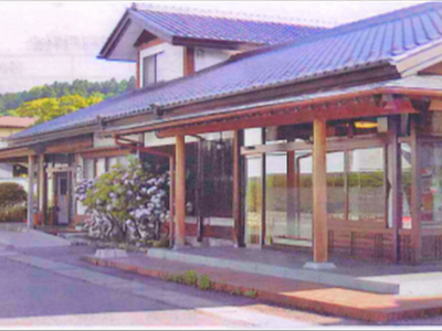 入口が広い建物外観