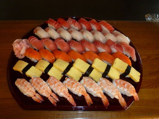 盛り付けられた料理