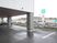 雨の日の駐車場の外観  