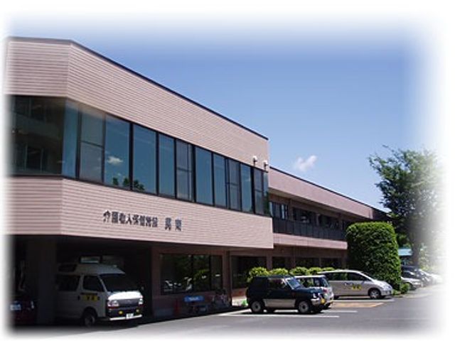 緑豊かで広々とした建物外観 外観 広々とした建物は自然光がたっぷり入ります。緑に囲まれた環境が魅力です。