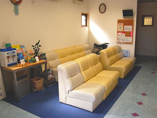 ソファのある休憩室  