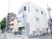 白い建物の外観  